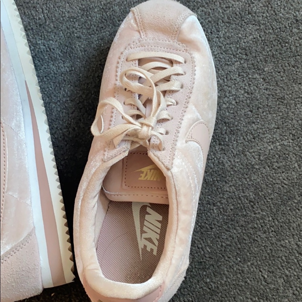 Nike Sneakers - Picture 2 of 16